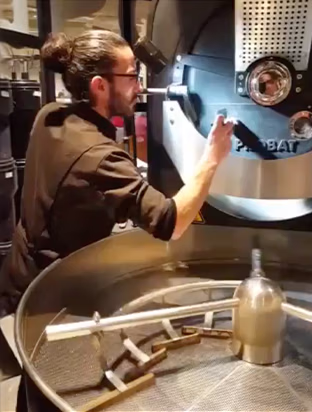 Video zur GOOD FLOW COFFEE Kaffeeröstung öffnen